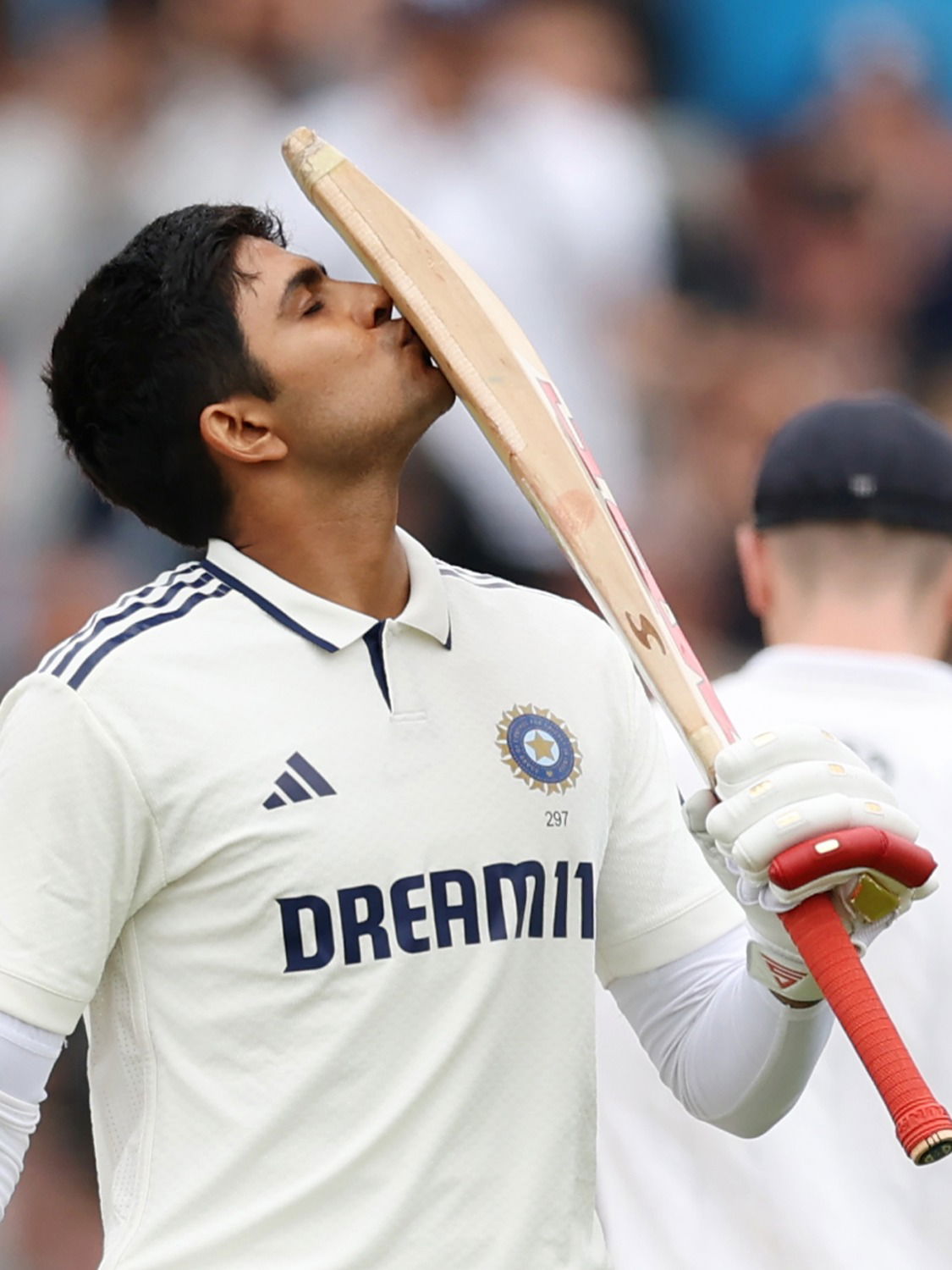 शुबमन गिलचा वर्ल्ड रेकॉर्ड; कोणत्याही कॅप्टनला जमलं नाही ते करून दाखवलं - Marathi News | शुबमन गिलचा वर्ल्ड रेकॉर्ड; कोणत्याही कॅप्टनला जमलं नाही ते करून दाखवलं | Latest Photos at Lokmat.com