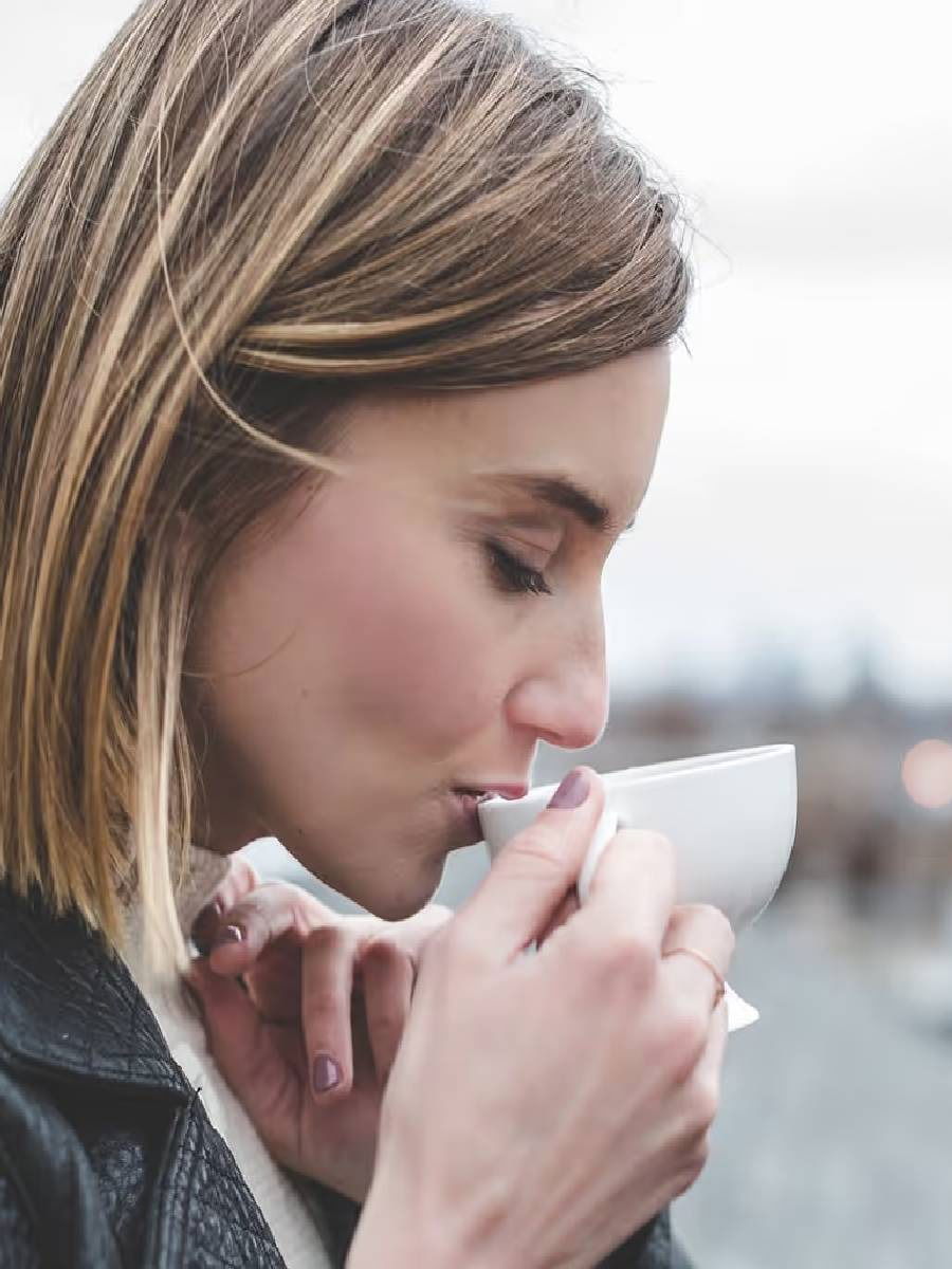 दररोज एक कप ग्रीन टी पिण्याचे १० फायदे - Marathi News | दररोज एक कप ग्रीन टी पिण्याचे १० फायदे | Latest Photos at Lokmat.com