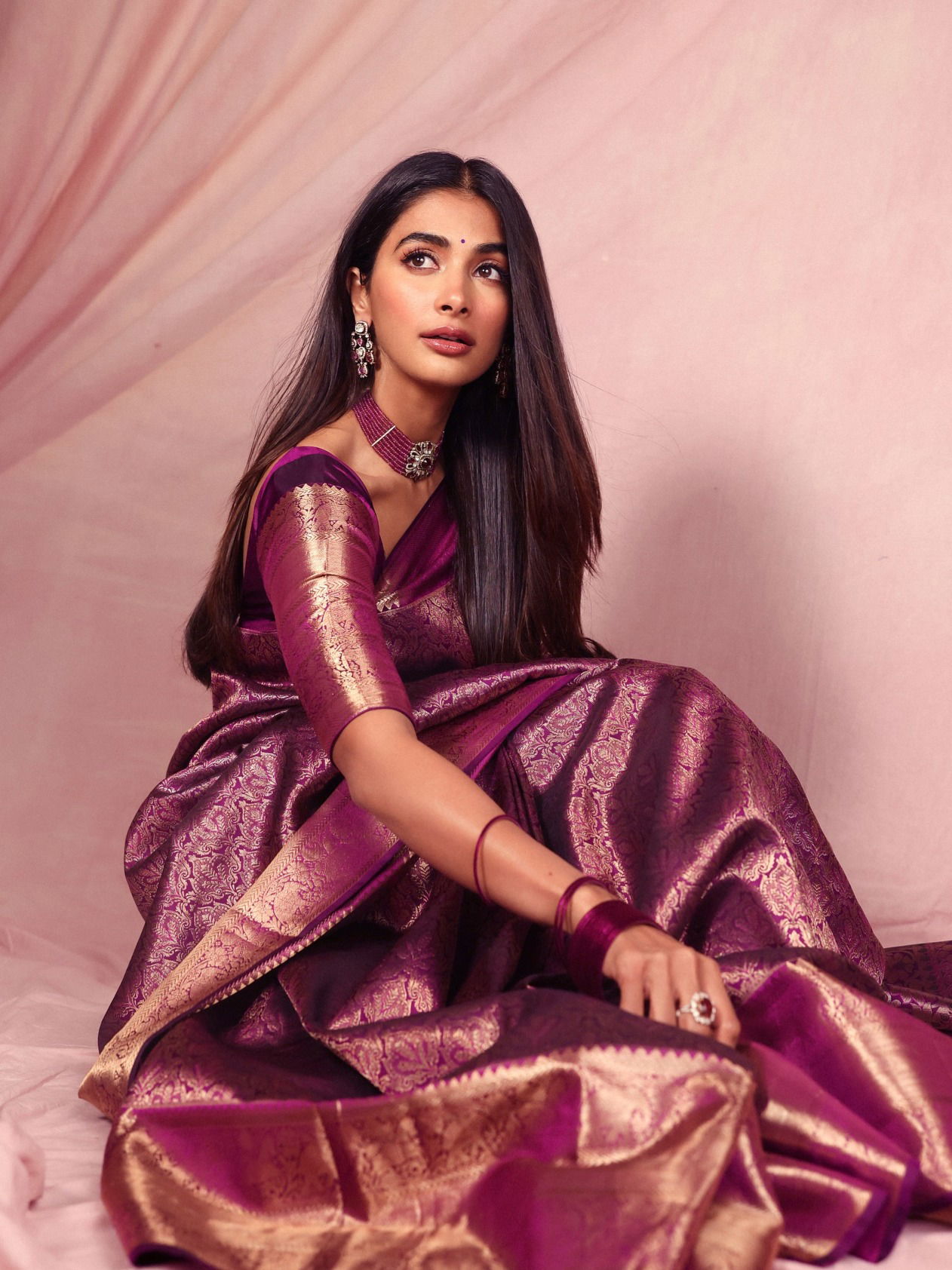 साडीचा रंग आणि पूजा दोन्ही सुंदर - Marathi News | साडीचा रंग आणि पूजा दोन्ही सुंदर | Latest Photos at Lokmat.com