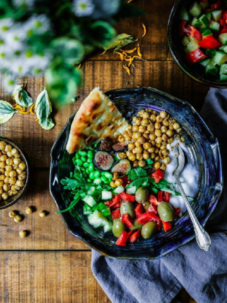 व्हेगन डाएटमध्ये तुम्ही काय खाता? - Marathi News | व्हेगन डाएटमध्ये तुम्ही काय खाता? | Latest Photos at Lokmat.com