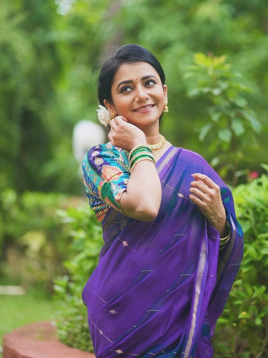 जुई गडकरीचं वय किती? विश्वास बसणार नाही - Marathi News | जुई गडकरीचं वय किती? विश्वास बसणार नाही | Latest Photos at Lokmat.com