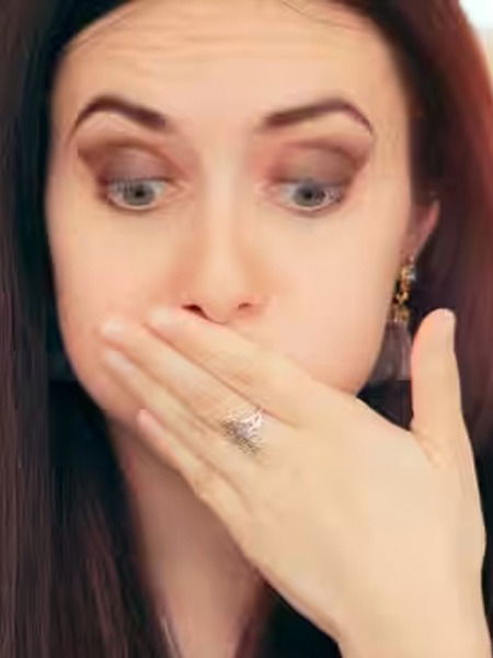 तिखट पदार्थ खाताना घाम का येतो? - Marathi News | तिखट पदार्थ खाताना घाम का येतो? | Latest Photos at Lokmat.com