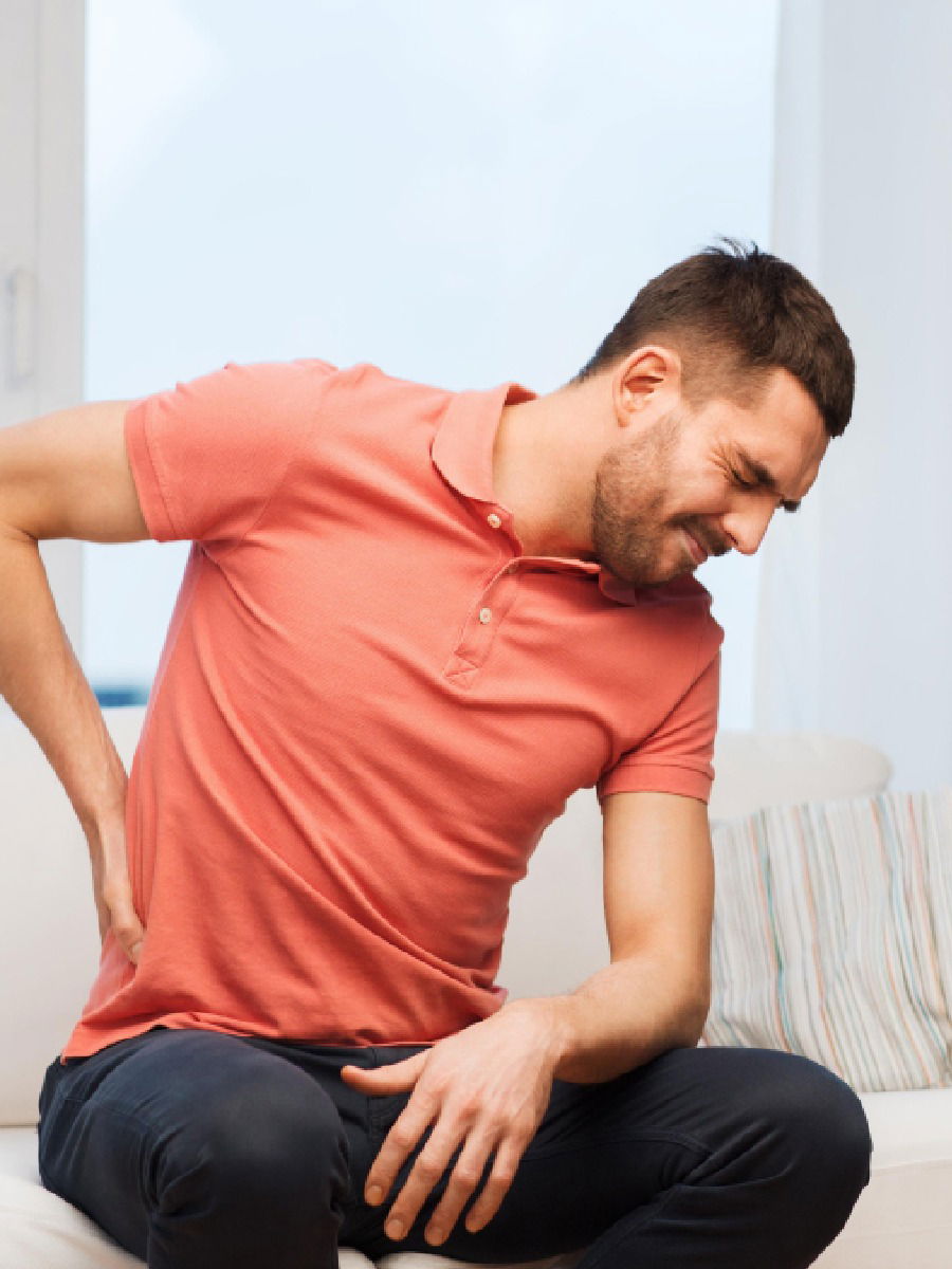 कंबरदुखीने त्रस्त आहात? करा हे सोपे घरगुती उपाय - Marathi News | कंबरदुखीने त्रस्त आहात? करा हे सोपे घरगुती उपाय | Latest Photos at Lokmat.com