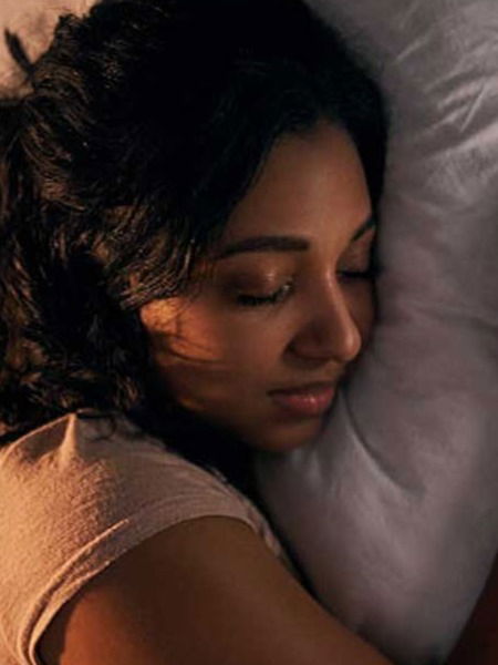 झोपेत असताना शरीरात होत असतात 'हे' चमत्कारीक बदल.. - Marathi News | झोपेत असताना शरीरात होत असतात 'हे' चमत्कारीक बदल.. | Latest Photos at Lokmat.com