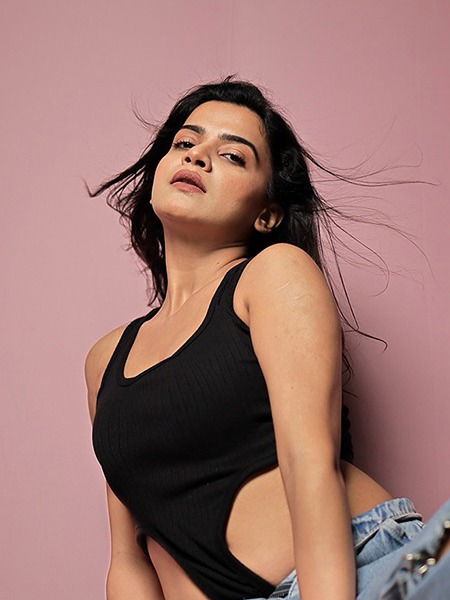 हाय गर्मी! 'मुरांबा'फेम रेवाचा बोल्ड अंदाज - Marathi News | हाय गर्मी! 'मुरांबा'फेम रेवाचा बोल्ड अंदाज | Latest Photos at Lokmat.com