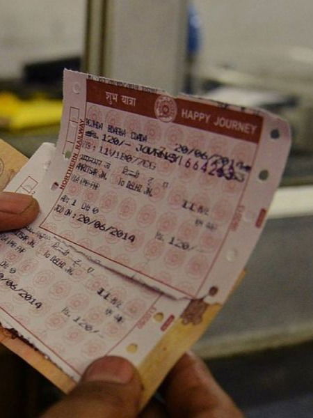 रेल्वेचे तिकीट हरवले तर काय कराल? - Marathi News | रेल्वेचे तिकीट हरवले तर काय कराल? | Latest Photos at Lokmat.com