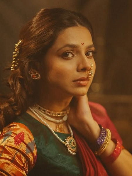 मी मज हरपून बसले गं...!