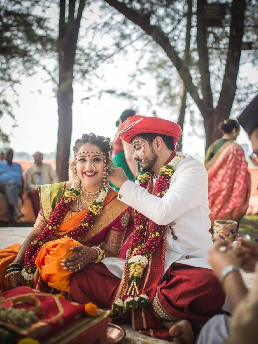 UPपासून ते तामिळनाडू पर्यंत! वेगवेगळ्या राज्यात पत्नीला कोणत्या नावाने मारतात हाक? - Marathi News | UPपासून ते तामिळनाडू पर्यंत! वेगवेगळ्या राज्यात पत्नीला कोणत्या नावाने मारतात हाक? | Latest Photos at Lokmat.com