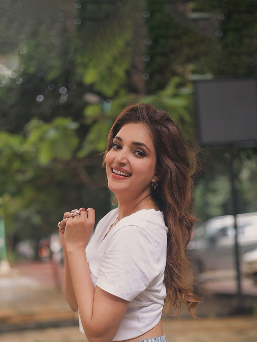 कसली ग्लॅमरस दिसतेय संजना! - Marathi News | कसली ग्लॅमरस दिसतेय संजना! | Latest Photos at Lokmat.com