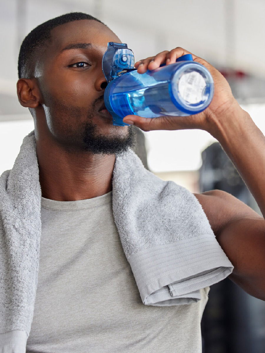 वर्कआऊट करतांना पाणी पिताय? मग वेळीच थांबा, नाहीतर होतील दुष्परिणाम - Marathi News | वर्कआऊट करतांना पाणी पिताय? मग वेळीच थांबा, नाहीतर होतील दुष्परिणाम | Latest Photos at Lokmat.com