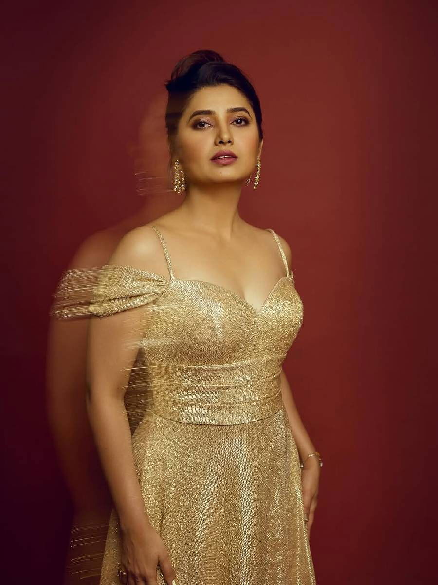 लाजवाब प्राजक्ताचा सोनेरी अवतार! - Marathi News | लाजवाब प्राजक्ताचा सोनेरी अवतार! | Latest Photos at Lokmat.com