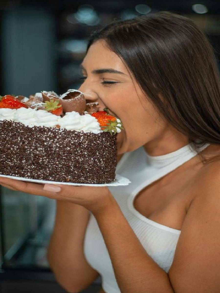 केक खाण्याची आवड आहे? तोटे जाणून घ्या - Marathi News | केक खाण्याची आवड आहे? तोटे जाणून घ्या | Latest Photos at Lokmat.com