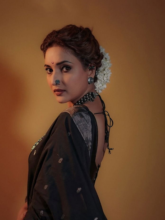 केशरात रंगलेली चांद रात तू...! केशरात रंगलेली चांद रात तू...!