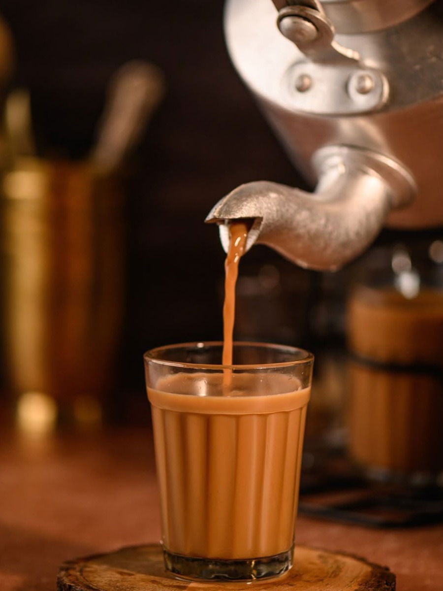 पाणी न उकळता चहा किती वेळात हाेताे तयार? - Marathi News | पाणी न उकळता चहा किती वेळात हाेताे तयार? | Latest Photos at Lokmat.com