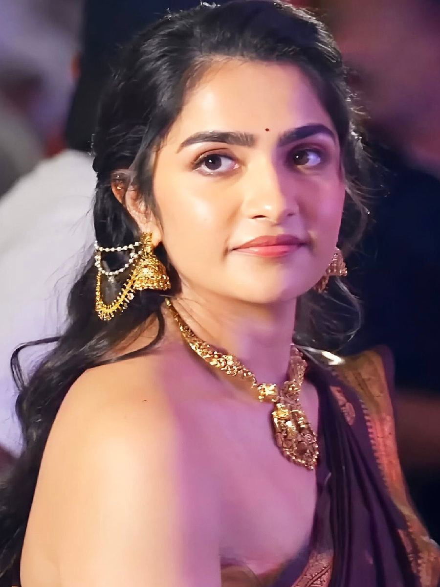 'कांतारा' फेम रुक्मिणी वसंत - Marathi News | 'कांतारा' फेम रुक्मिणी वसंत | Latest Photos at Lokmat.com