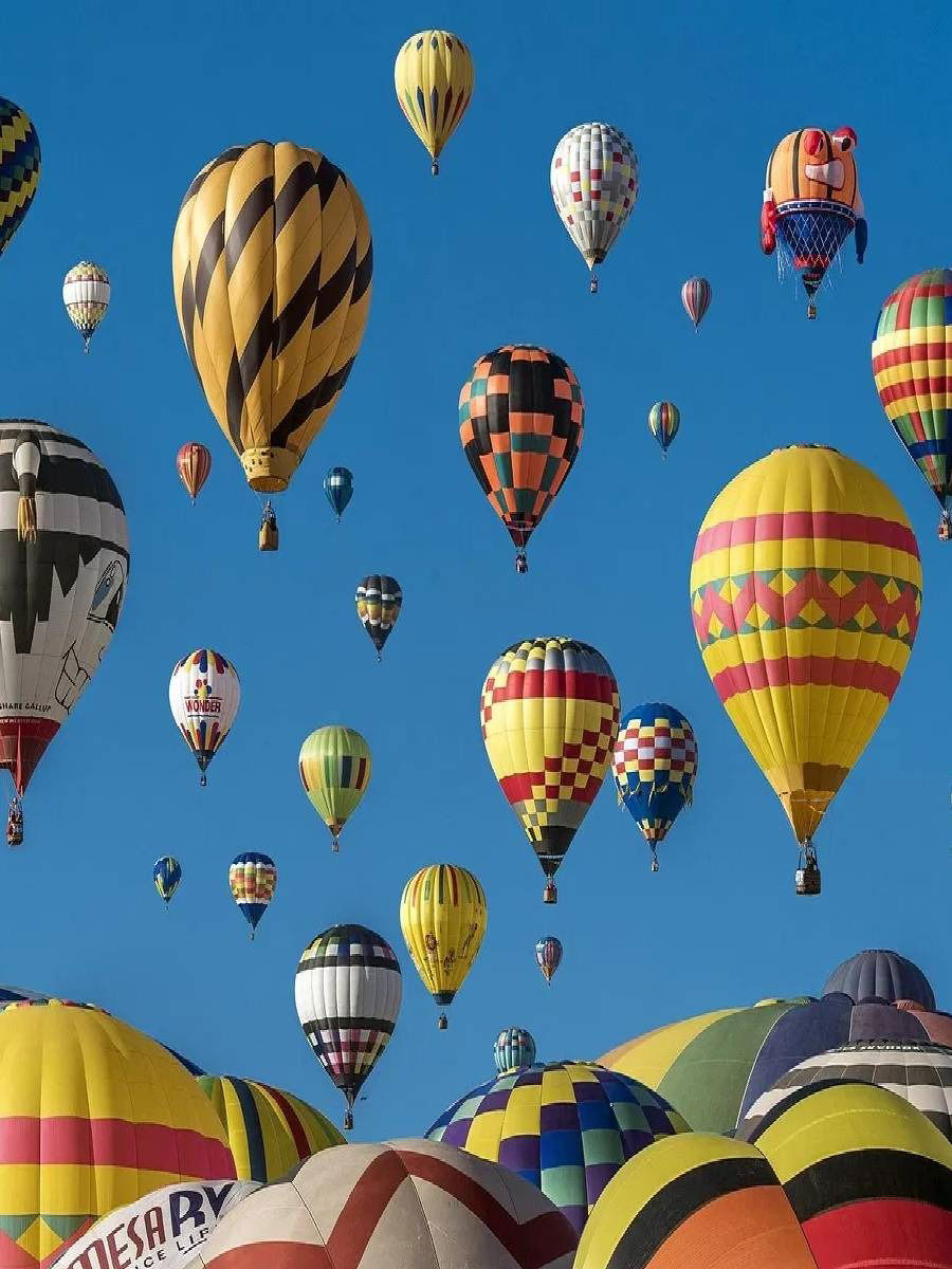 उंचावर उडणाऱ्या हॉट एअर बलूनचा शोध कोणी लावला? - Marathi News | उंचावर उडणाऱ्या हॉट एअर बलूनचा शोध कोणी लावला? | Latest Photos at Lokmat.com