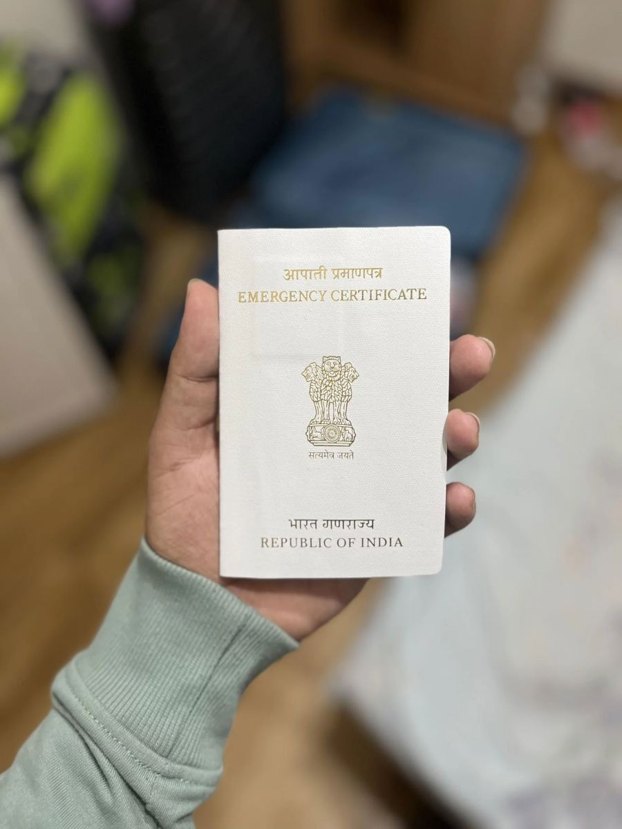 भारतात व्हाईट पासपोर्ट कसा मिळतो? - Marathi News | भारतात व्हाईट पासपोर्ट कसा मिळतो? | Latest Photos at Lokmat.com