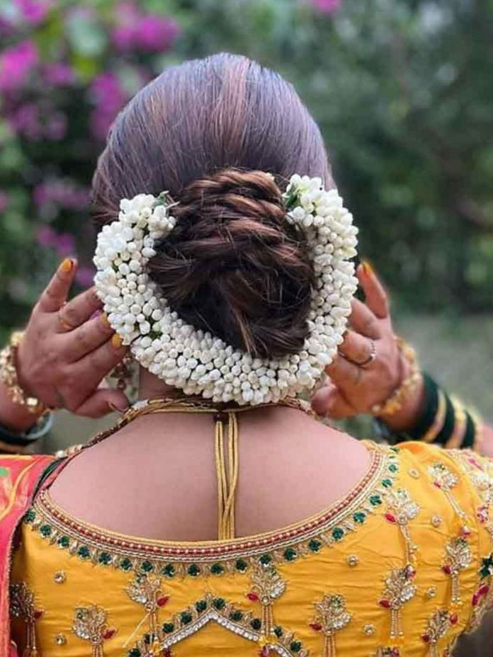 गुढीपाडव्यासाठी खास आणि सोप्या हेअरस्टाईल्स - Marathi News | गुढीपाडव्यासाठी खास आणि सोप्या हेअरस्टाईल्स | Latest Photos at Lokmat.com गुढीपाडव्यासाठी खास आणि सोप्या हेअरस्टाईल्स - Marathi News | गुढीपाडव्यासाठी खास आणि सोप्या हेअरस्टाईल्स | Latest Photos at Lokmat.com