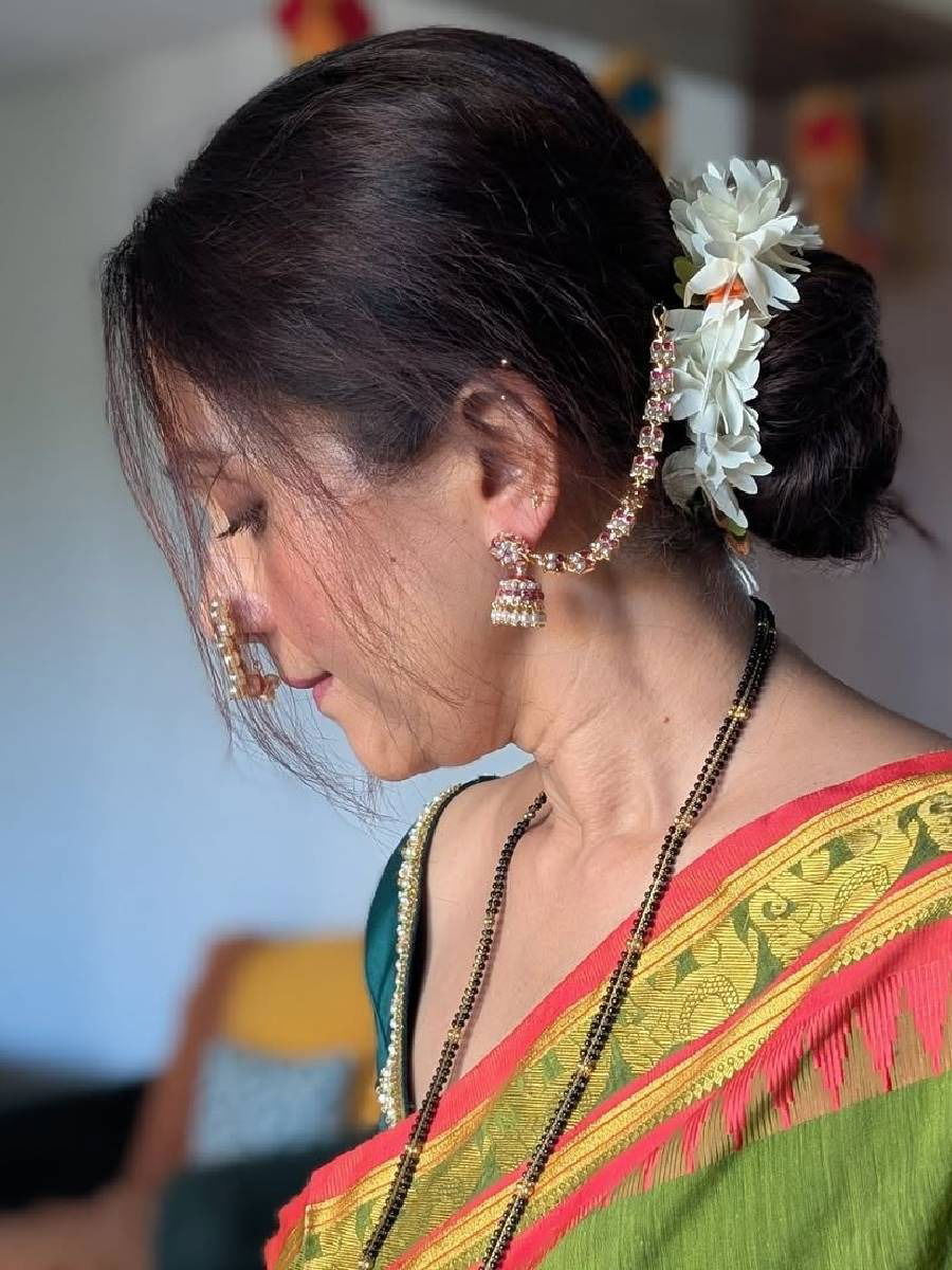 एक लाजरान साजरा मुखडा... एक लाजरान साजरा मुखडा...