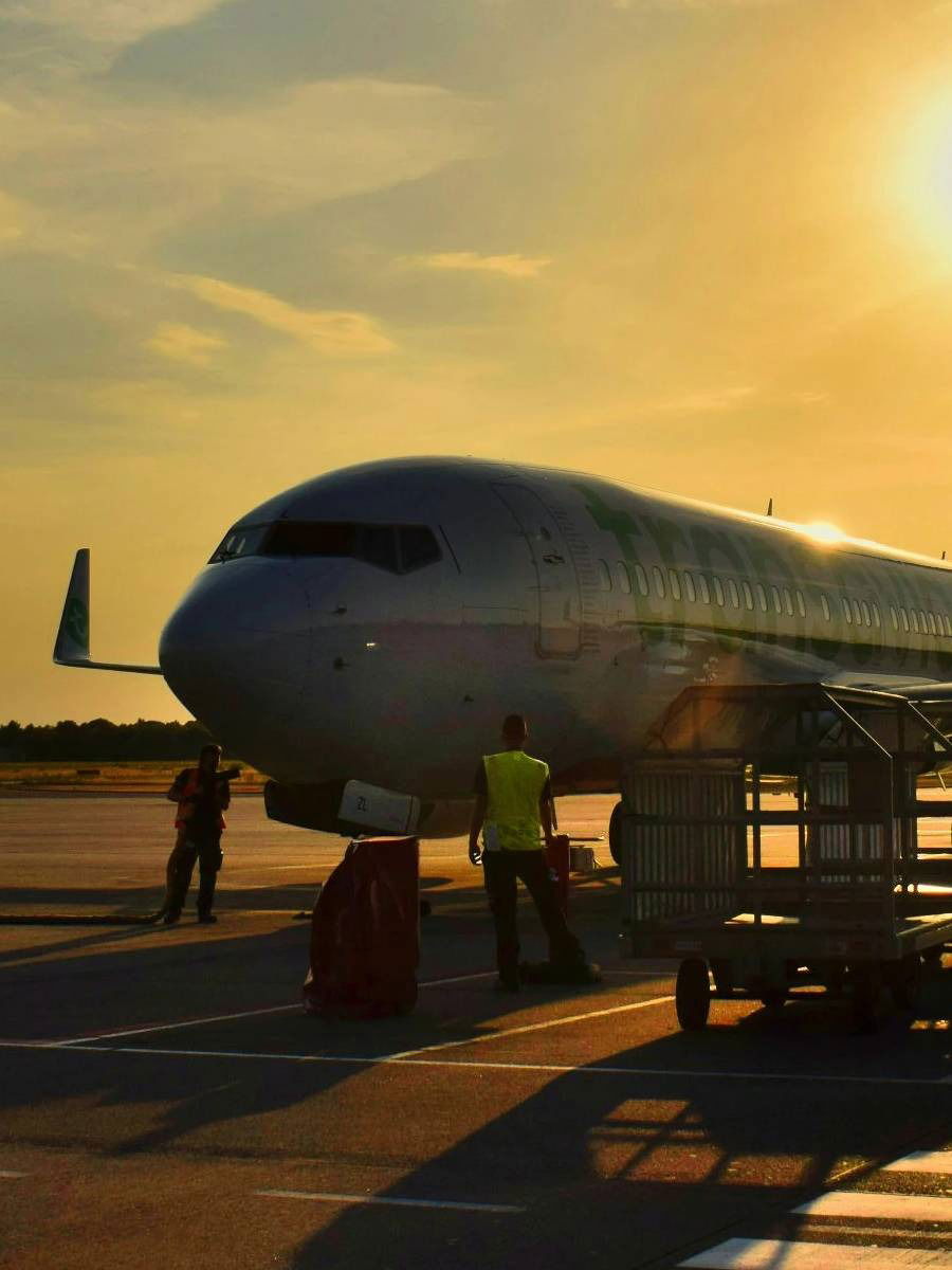 जगातील सर्वात लांब पल्ल्याचे विमान; या देशातून करते उड्डाण - Marathi News | जगातील सर्वात लांब पल्ल्याचे विमान; या देशातून करते उड्डाण | Latest Photos at Lokmat.com