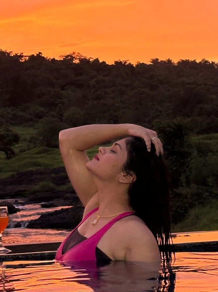 मराठी अभिनेत्री झाली बोल्ड, फोटो बघाच - Marathi News | मराठी अभिनेत्री झाली बोल्ड, फोटो बघाच | Latest Photos at Lokmat.com