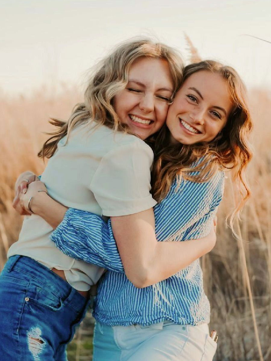 एक तरी मैत्रीण असावी, कारण... - Marathi News | एक तरी मैत्रीण असावी, कारण... | Latest Photos at Lokmat.com