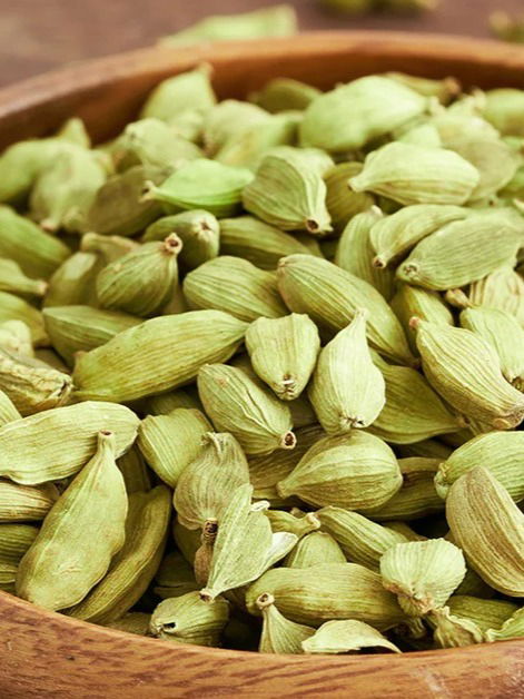 रात्री झोपण्यापूर्वी वेलची खाण्याचे फायदे - Marathi News | रात्री झोपण्यापूर्वी वेलची खाण्याचे फायदे | Latest Photos at Lokmat.com