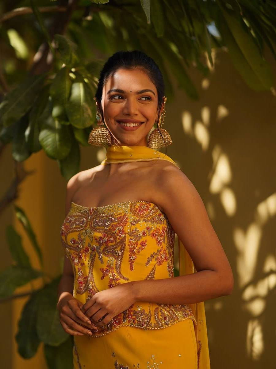 लाखात एक पिळगावकरांची लेक - Marathi News | लाखात एक पिळगावकरांची लेक | Latest Photos at Lokmat.com