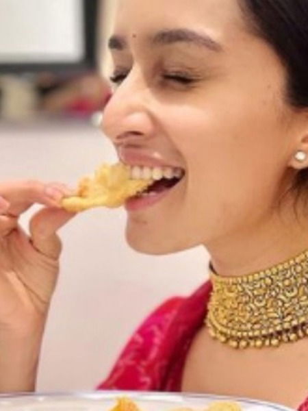 झणझणीत मराठी पदार्थांच्या प्रेमात असलेल्या ६ अभिनेत्री! - Marathi News | झणझणीत मराठी पदार्थांच्या प्रेमात असलेल्या ६ अभिनेत्री! | Latest Photos at Lokmat.com झणझणीत मराठी पदार्थांच्या प्रेमात असलेल्या ६ अभिनेत्री! - Marathi News | झणझणीत मराठी पदार्थांच्या प्रेमात असलेल्या ६ अभिनेत्री! | Latest Photos at Lokmat.com