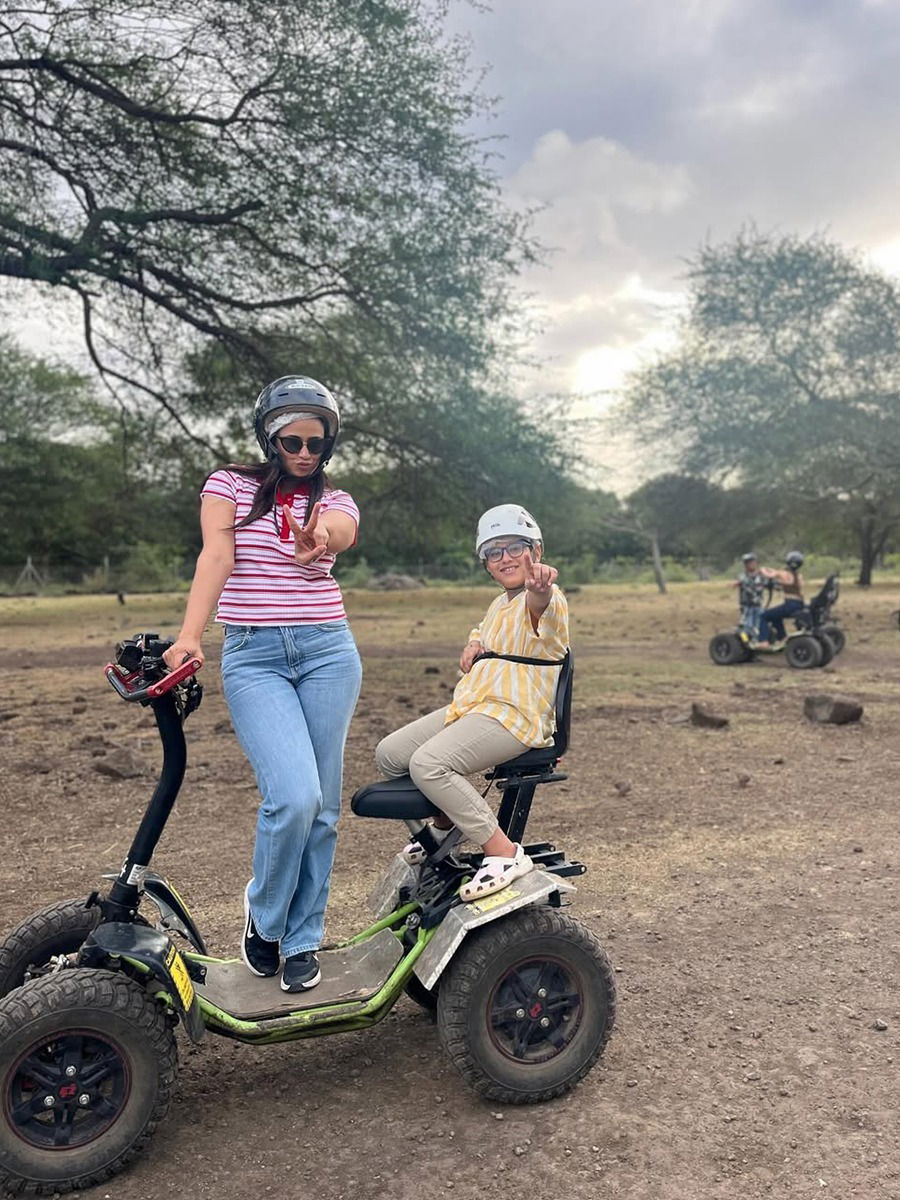 श्वेता तिवारीची मुलांसोबत मॉरिशसवारी! - Marathi News | श्वेता तिवारीची मुलांसोबत मॉरिशसवारी! | Latest Photos at Lokmat.com