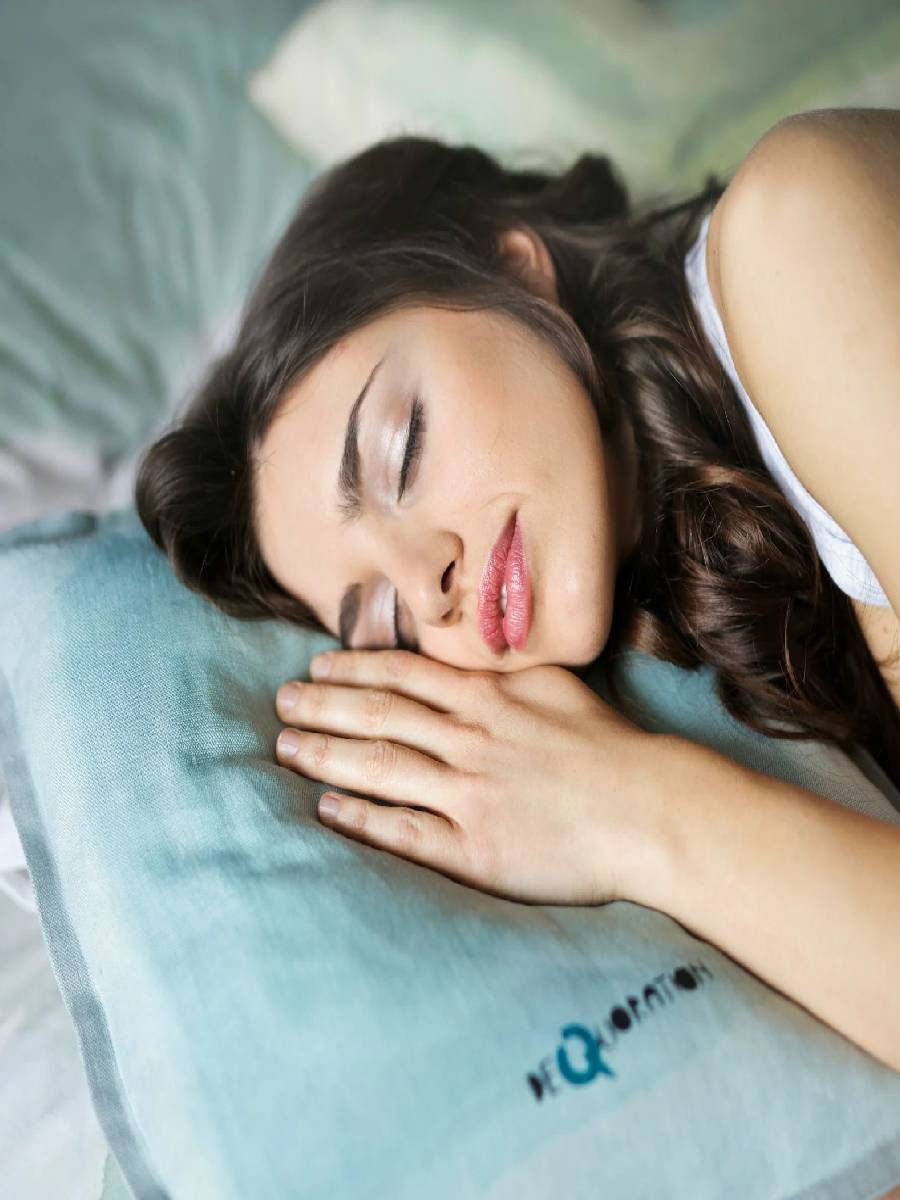 जास्त वेळ झोपल्याने होतात हे तोटे - Marathi News | जास्त वेळ झोपल्याने होतात हे तोटे | Latest Photos at Lokmat.com