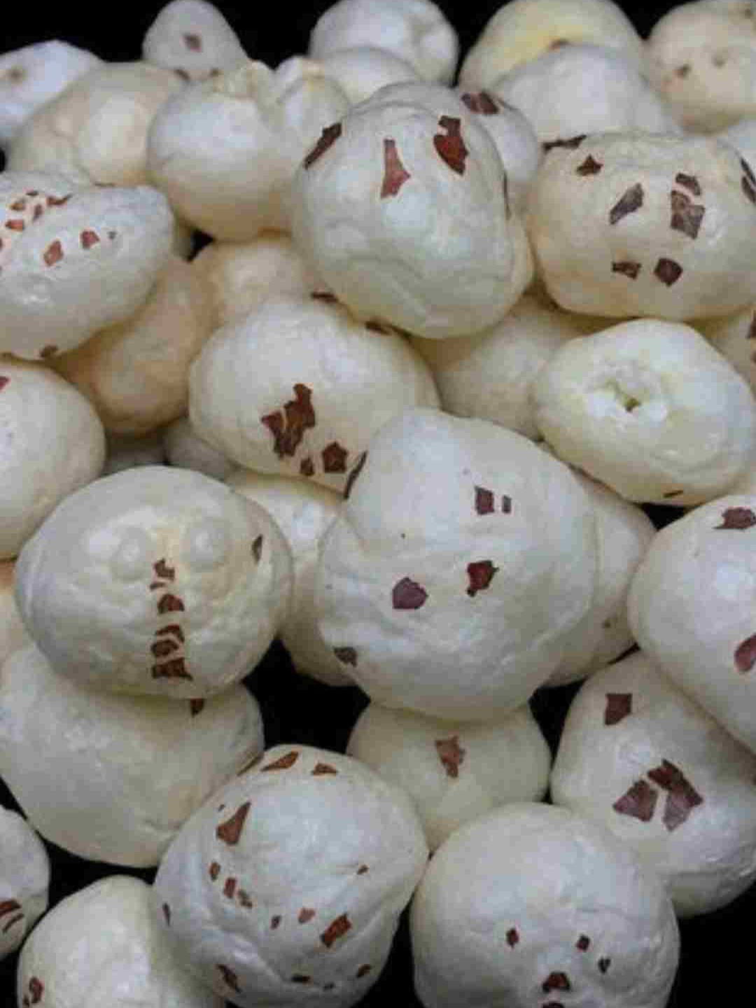 मखाण्यात कोणते व्हिटॅमिन्स असतात? - Marathi News | मखाण्यात कोणते व्हिटॅमिन्स असतात? | Latest Photos at Lokmat.com