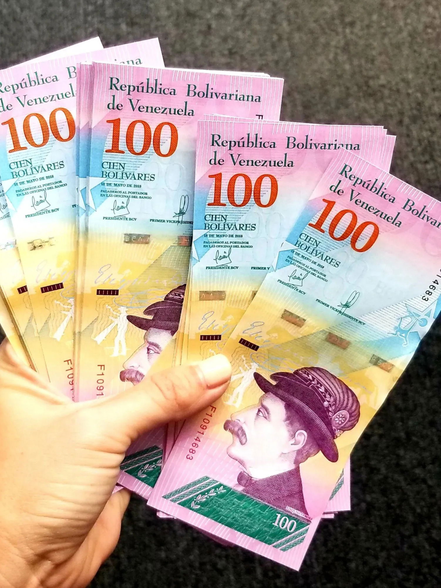 भारतीय १ रुपयाची व्हेनेझुएलामध्ये किंमत किती? - Marathi News | भारतीय १ रुपयाची व्हेनेझुएलामध्ये किंमत किती? | Latest Photos at Lokmat.com