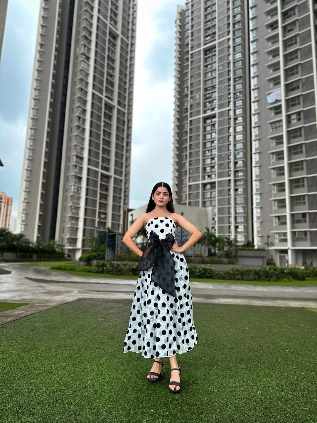 साध्याभोळ्या 'पारूचा' रियल लाईफमधील ग्लॅमरस अवतार - Marathi News | साध्याभोळ्या 'पारूचा' रियल लाईफमधील ग्लॅमरस अवतार | Latest Photos at Lokmat.com