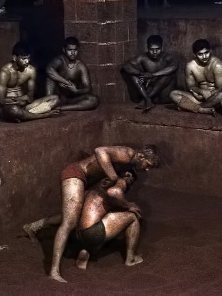 नादखुळा! २०० वर्षापासून पैलवान घडवणारी ‘मोतीबाग तालीम’ - Marathi News | नादखुळा! २०० वर्षापासून पैलवान घडवणारी ‘मोतीबाग तालीम’ | Latest Photos at Lokmat.com