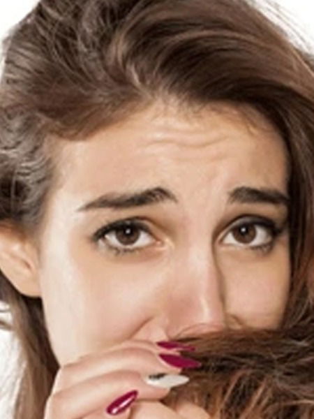 पावसाळ्यात केसांमधून येणारा कुबट वास घालविण्यासाठी ५ उपाय - Marathi News | पावसाळ्यात केसांमधून येणारा कुबट वास घालविण्यासाठी ५ उपाय | Latest Photos at Lokmat.com