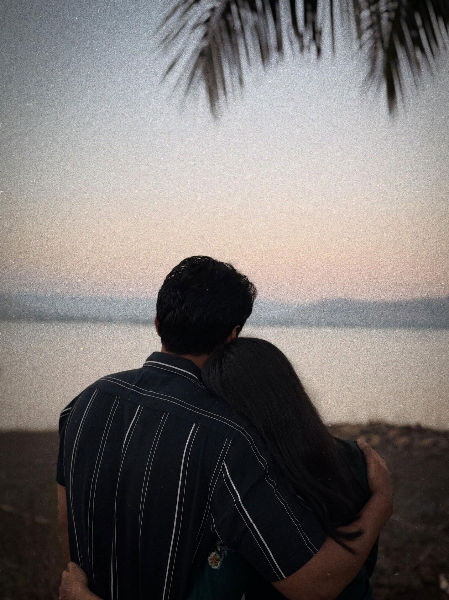 मराठी अभिनेत्रीचा होणाऱ्या नवऱ्यासोबत रोमँटिक फोटो