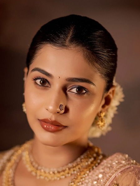 चेहरा है या चाँद खिला है...! चेहरा है या चाँद खिला है...!