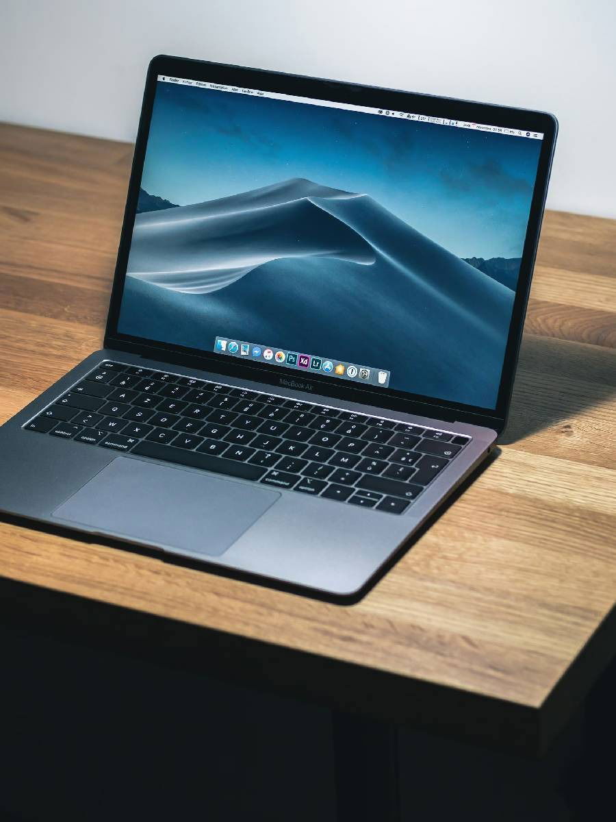 लॅपटॉप स्वच्छ करत असताना ही काळजी घ्या; जाणून घ्या - Marathi News | लॅपटॉप स्वच्छ करत असताना ही काळजी घ्या; जाणून घ्या | Latest Photos at Lokmat.com