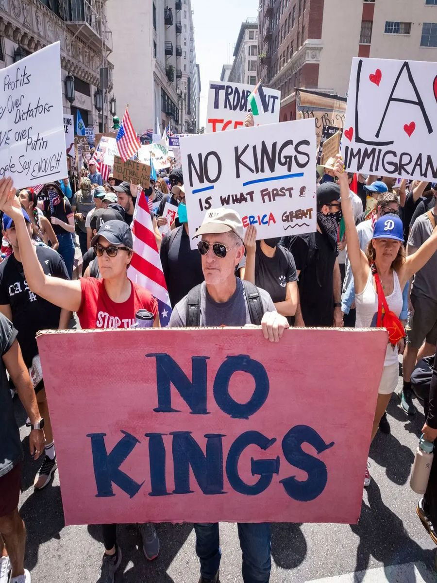 काय आहे अमेरिकेतलं "No Kings Protest"? - Marathi News | काय आहे अमेरिकेतलं "No Kings Protest"? | Latest Photos at Lokmat.com