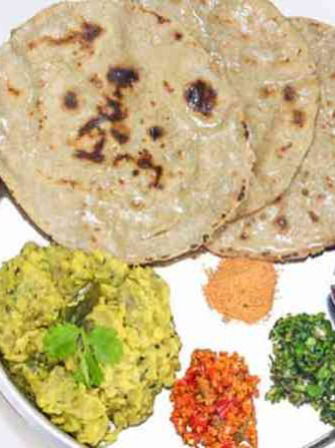 आरोग्यासाठी चपातीपेक्षा भाकरीचं भारी - Marathi News | आरोग्यासाठी चपातीपेक्षा भाकरीचं भारी | Latest Photos at Lokmat.com आरोग्यासाठी चपातीपेक्षा भाकरीचं भारी - Marathi News | आरोग्यासाठी चपातीपेक्षा भाकरीचं भारी | Latest Photos at Lokmat.com