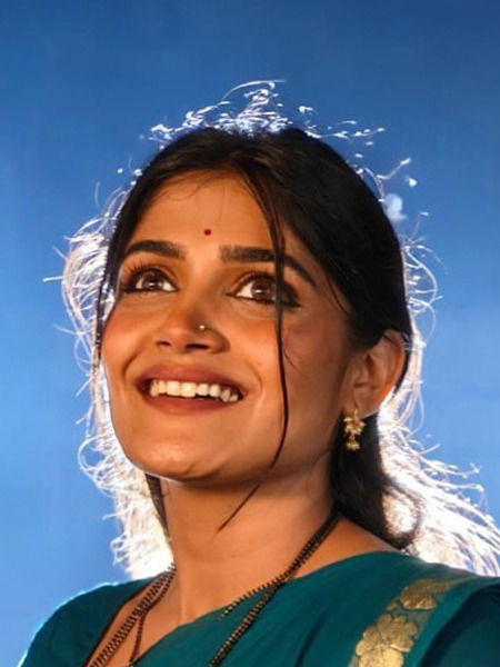 खरेंची 'कला' किती शिकलीये माहितीये? - Marathi News | खरेंची 'कला' किती शिकलीये माहितीये? | Latest Photos at Lokmat.com