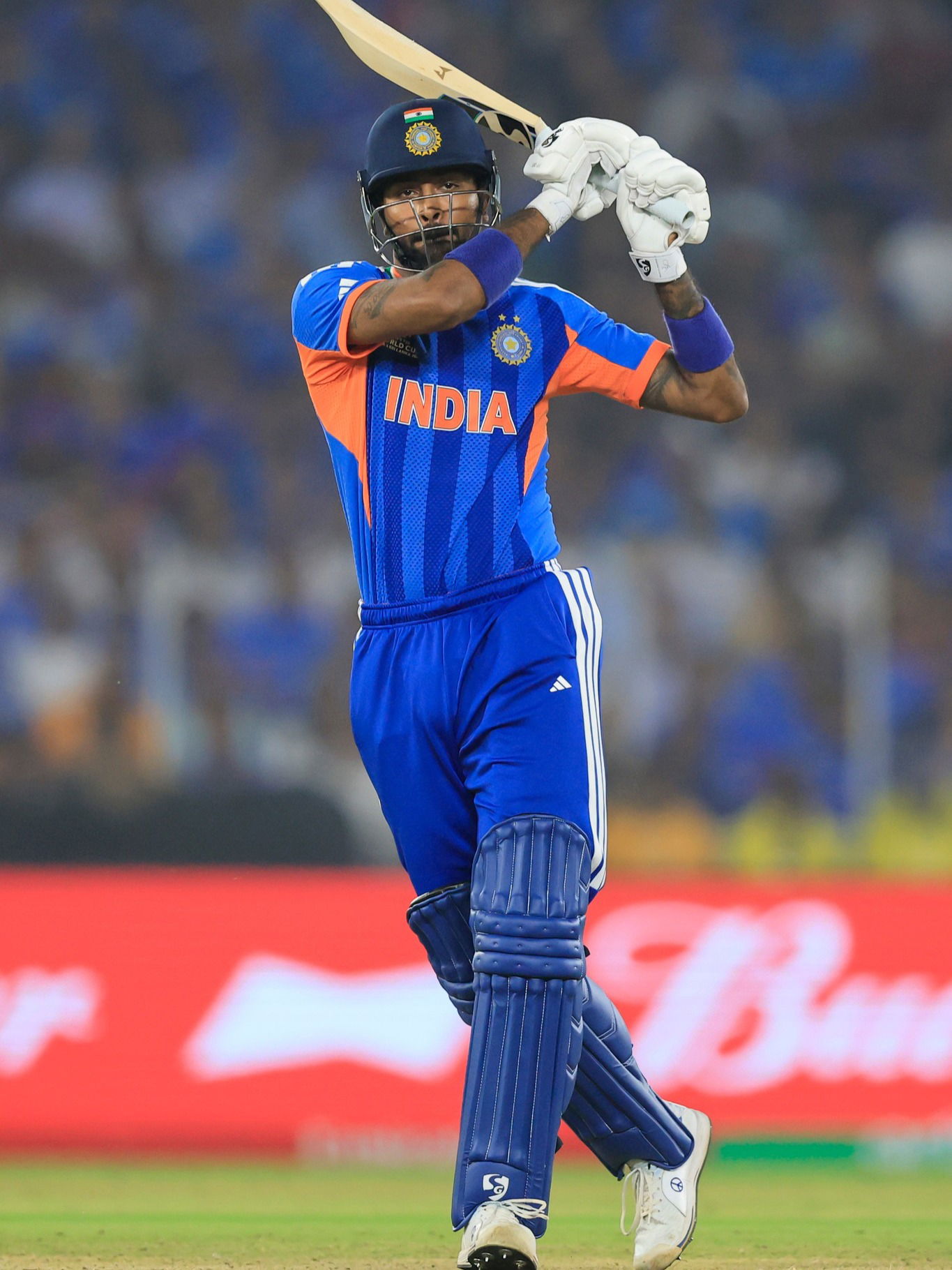 ...अन् पांड्यानं मारला 'फिफ्टी प्लस'चा विक्रमी 'चौकार' - Marathi News | ...अन् पांड्यानं मारला 'फिफ्टी प्लस'चा विक्रमी 'चौकार' | Latest Photos at Lokmat.com