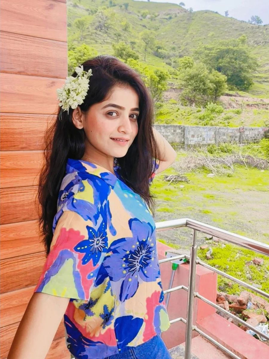 नो मेकअप लूकमध्ये 'पारू' दिसतेय सुंदर! - Marathi News | नो मेकअप लूकमध्ये 'पारू' दिसतेय सुंदर! | Latest Photos at Lokmat.com