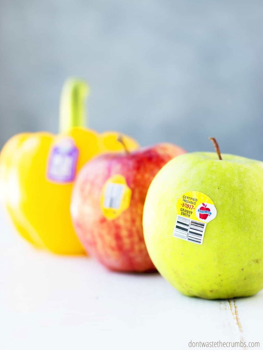 फळांवर स्टिकर्स का चिकटवले जातात? वाचा - Marathi News | फळांवर स्टिकर्स का चिकटवले जातात? वाचा | Latest Photos at Lokmat.com