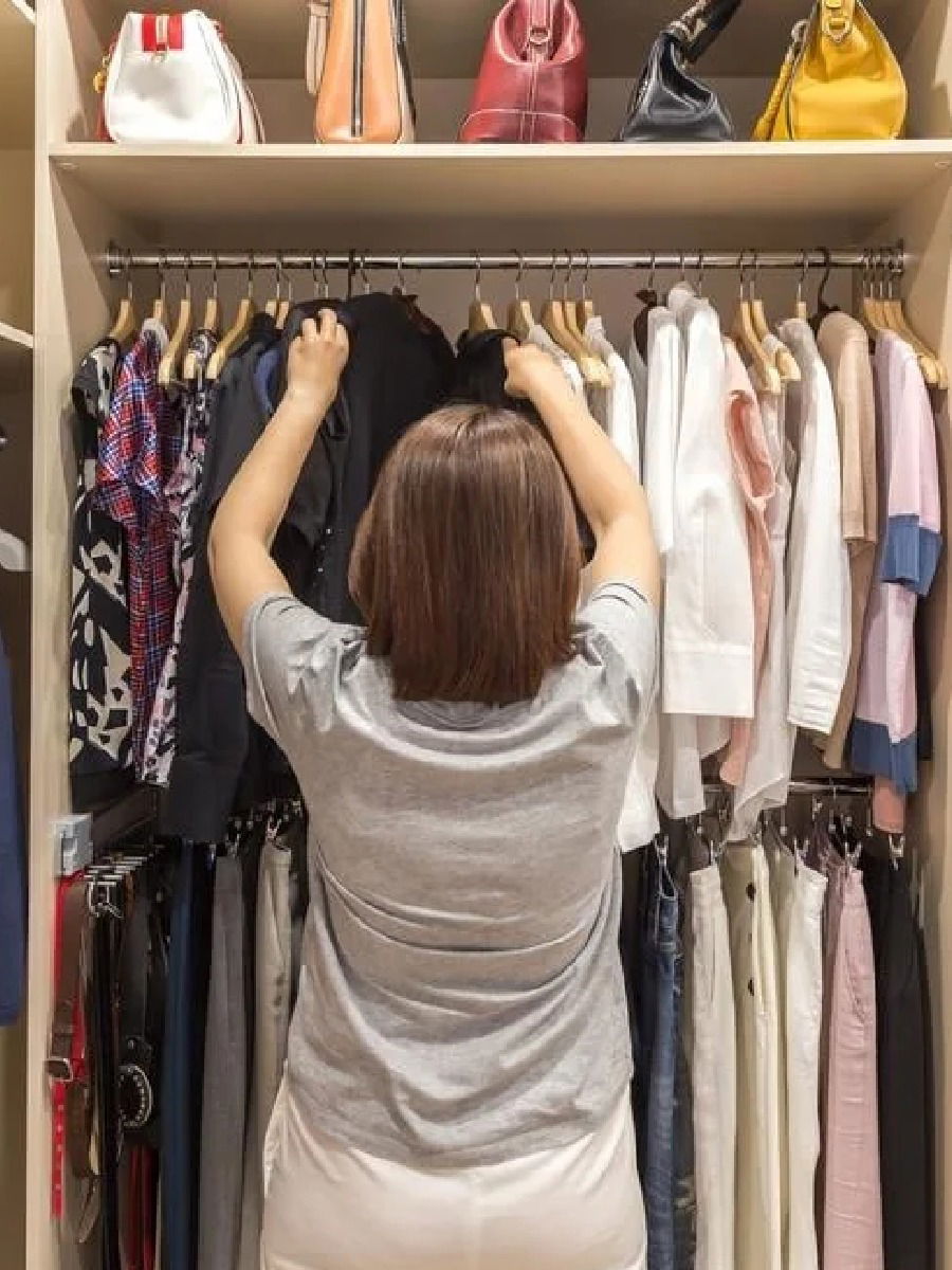 दिवाळीत खरेदी केलेले कपडे वर्षभर राहतील नवीनकोरे, ट्राय करा या टिप्स - Marathi News | दिवाळीत खरेदी केलेले कपडे वर्षभर राहतील नवीनकोरे, ट्राय करा या टिप्स | Latest Photos at Lokmat.com