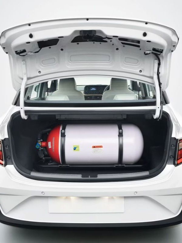 पेट्रोलपेक्षा CNG जास्त मायलेज का देतं? - Marathi News | पेट्रोलपेक्षा CNG जास्त मायलेज का देतं? | Latest Photos at Lokmat.com