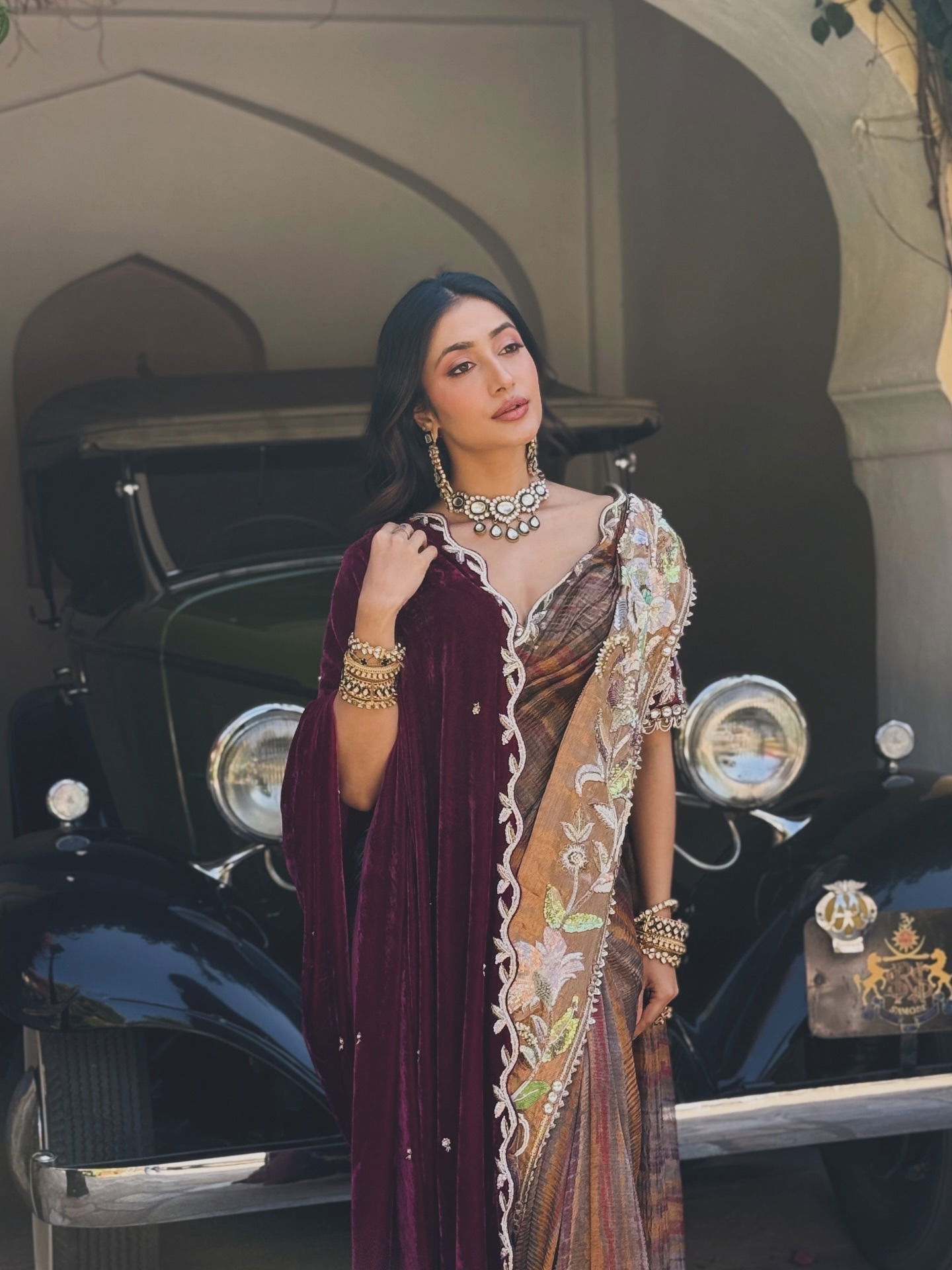 आँखे तेरी कितनी हसीन... धनश्रीचा 'रॉयल' लूक - Marathi News | आँखे तेरी कितनी हसीन... धनश्रीचा 'रॉयल' लूक | Latest Photos at Lokmat.com