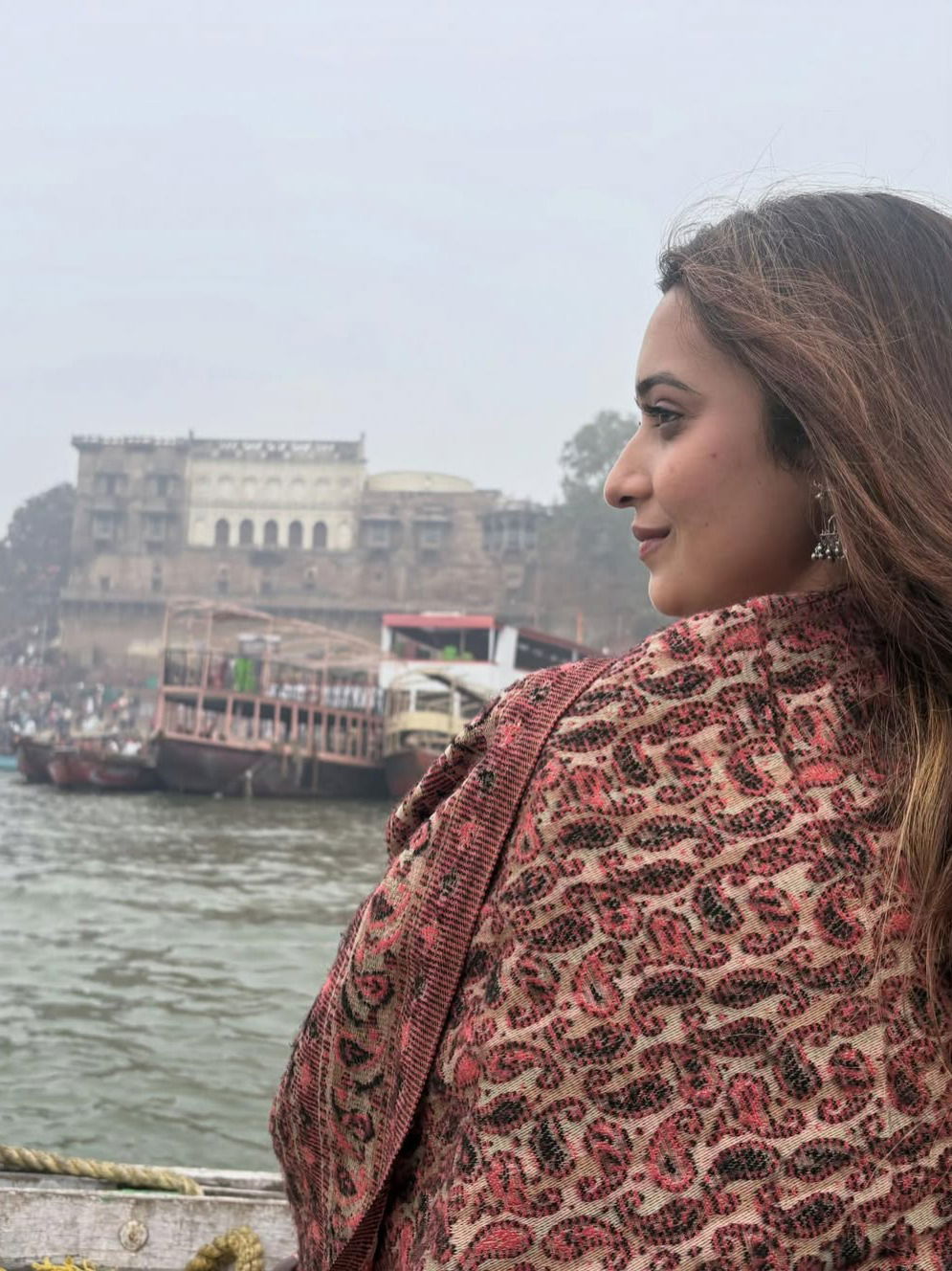 मराठी अभिनेत्री पोहचली वाराणसीत, टिपले सुंदर क्षण