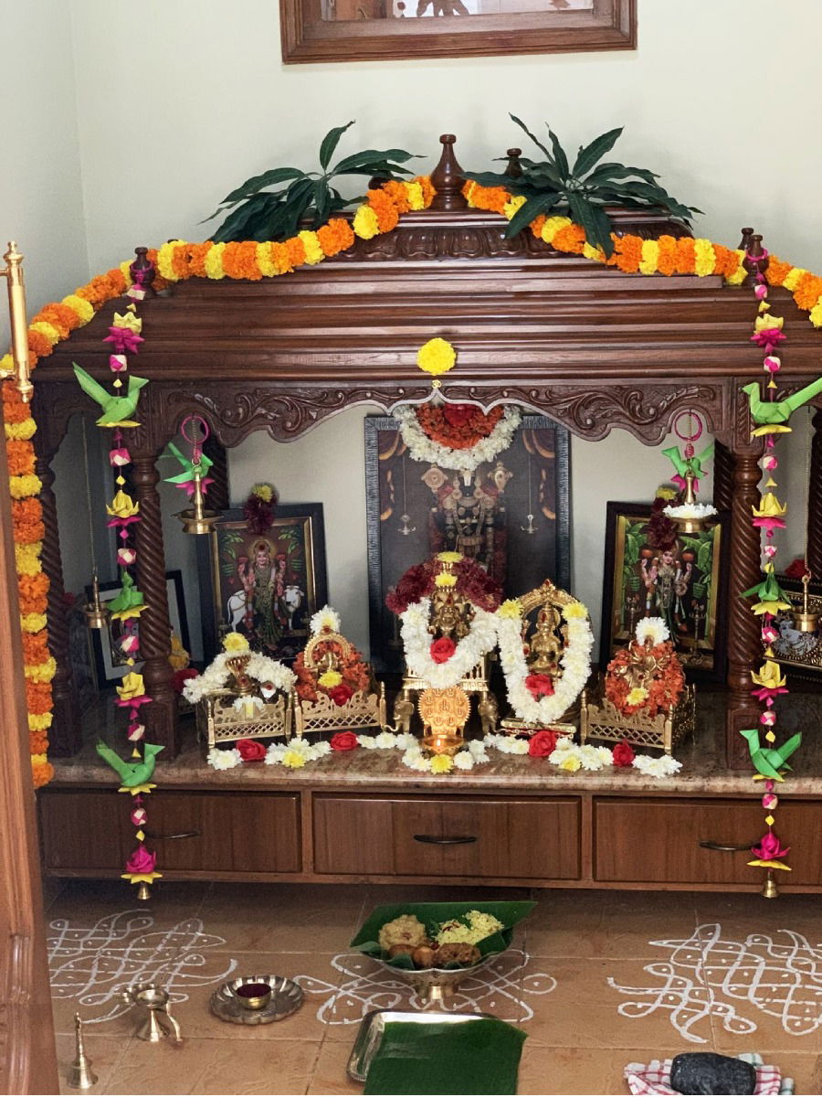 झोपण्याआधी देवघर झाकून ठेवा, कारण... - Marathi News | झोपण्याआधी देवघर झाकून ठेवा, कारण... | Latest Photos at Lokmat.com